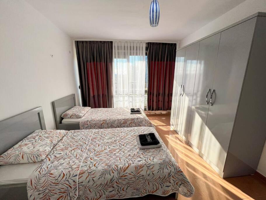 Scanderbeg Square 2br *