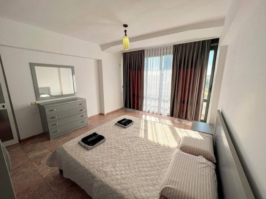 Scanderbeg Square 2br *